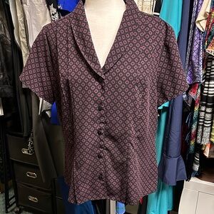 Croft & Barrow Large Short Sleeve Button Front Blouse in Black and Plum